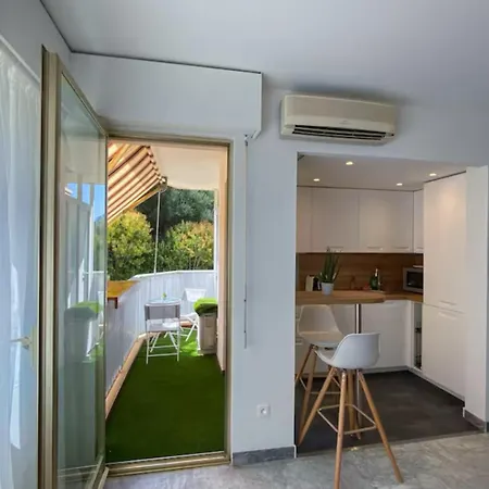 Charming Flat With Balcony In Juan Les Pins Апартаменти Антіб