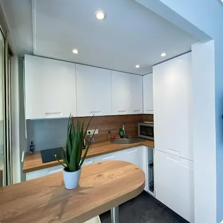 아파트 Charming Flat With Balcony In Juan Les Pins *