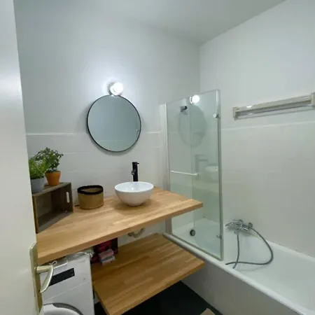 Charming Flat With Balcony In Juan Les Pins 아파트